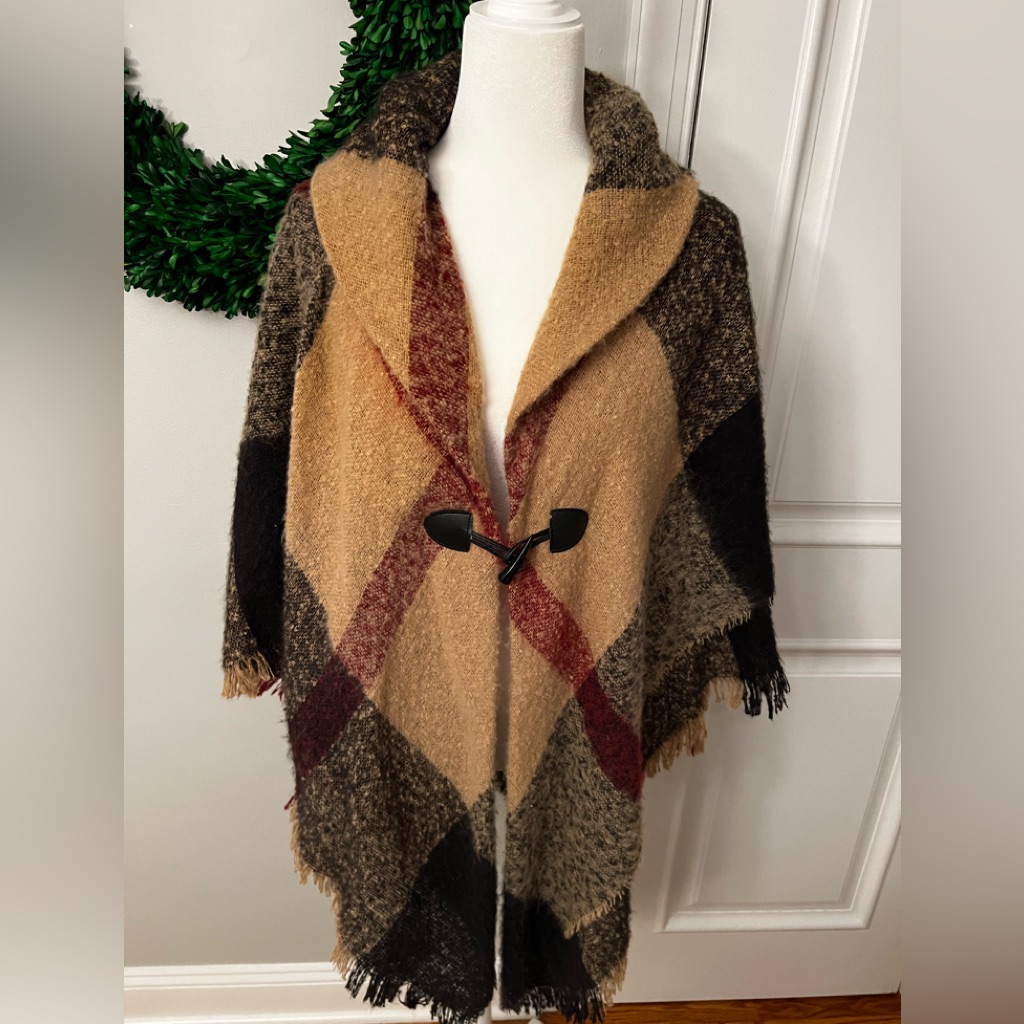 Cape With Toggle Closure Euc